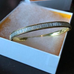 Gold Oval Clip Bracelet with Silver Rounded Band